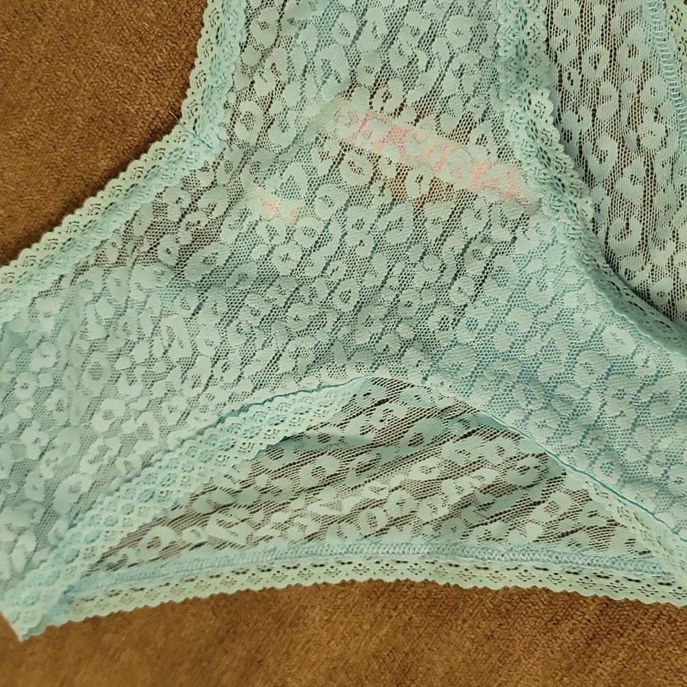 Victoria's Secret Lingerie Set - Picture 10 of 16